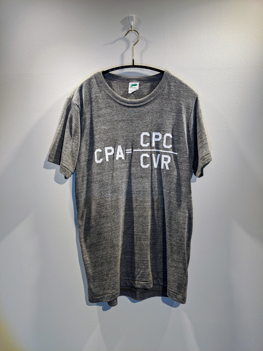 「CPA = CPC / CVR」 トライブレンドTシャツ【グレー地・白プリント】